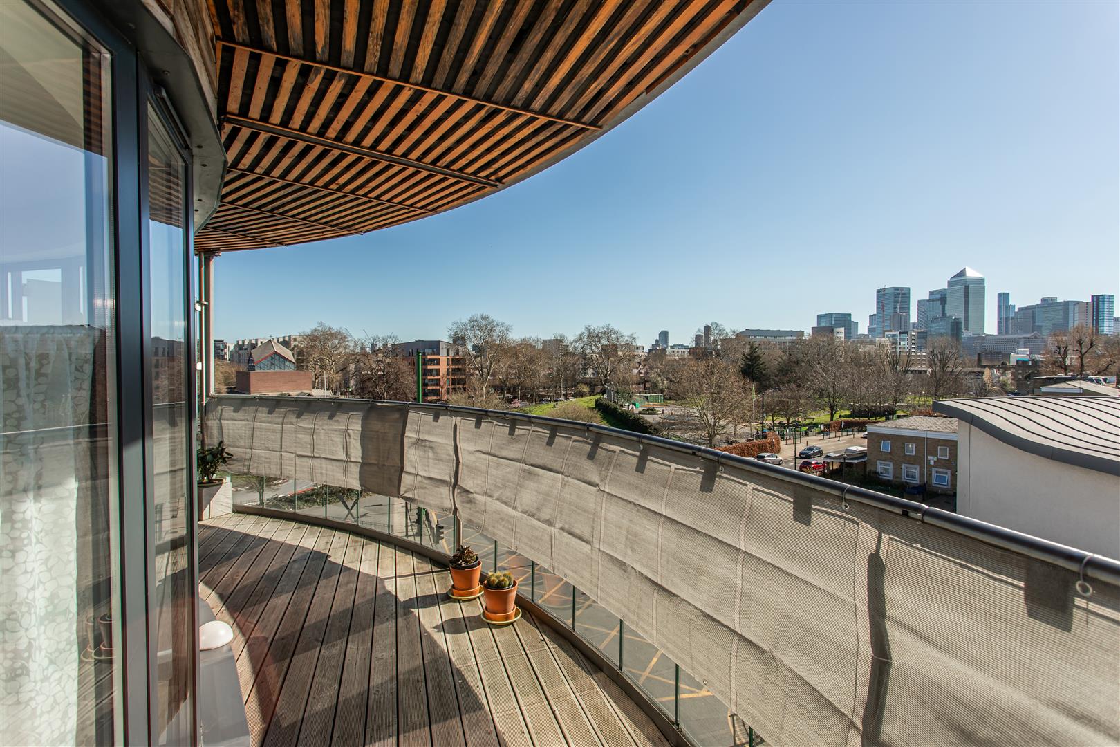 2 bed property in St. Pauls Way, Mile End